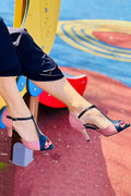 Décolleté Stiletto Rosa Color Block con Punta Aperta e Cinturino a T.