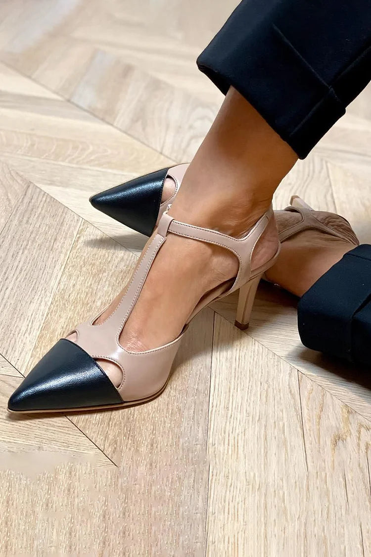 tacchi stiletto beige con punta affusolata, cinturino a T e cut-out colorblocking.
