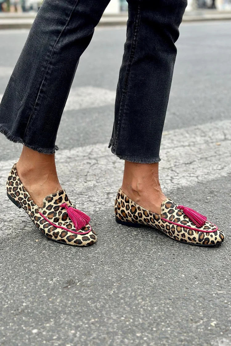 mocassini slip on con stampa leopardata, colorblock e nappine.