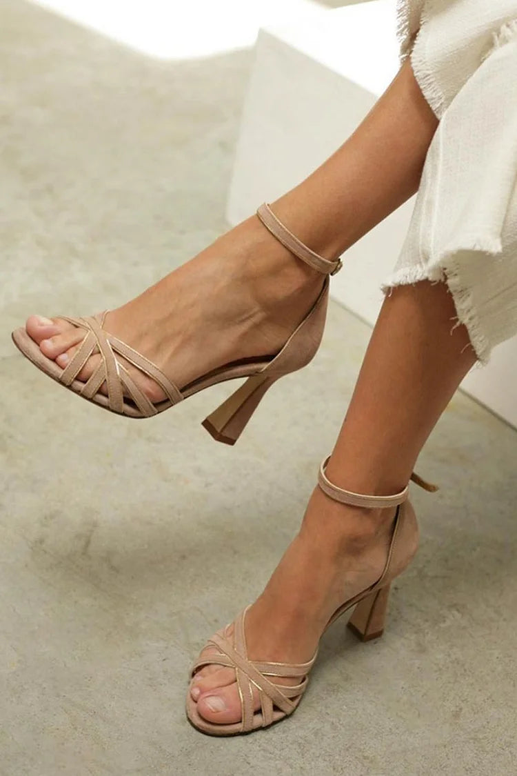 stiletto con tacco alto marrone chiaro punta aperta cinturino alla caviglia fibbia patchwork.