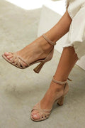 stiletto con tacco alto marrone chiaro punta aperta cinturino alla caviglia fibbia patchwork.