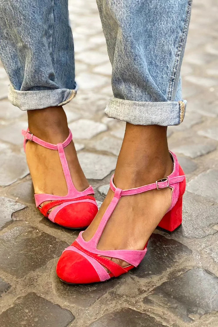 tacchi chunky fucsia con cinturino a T, fibbia e cut-out colorblock.