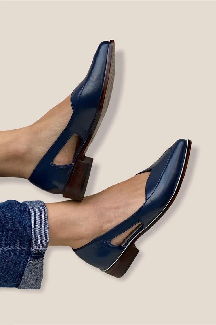 scarpe basse casual blu navy con cut-out, punta affusolata e slip on.