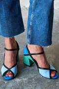 tacchi stiletto colorblock con cinturino a T e fibbia.