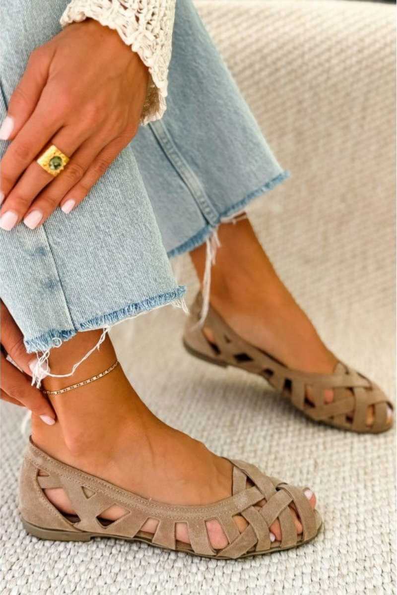 Sandali Piatti Casual Intrecciati con Punta Aperta a Incrocio.
