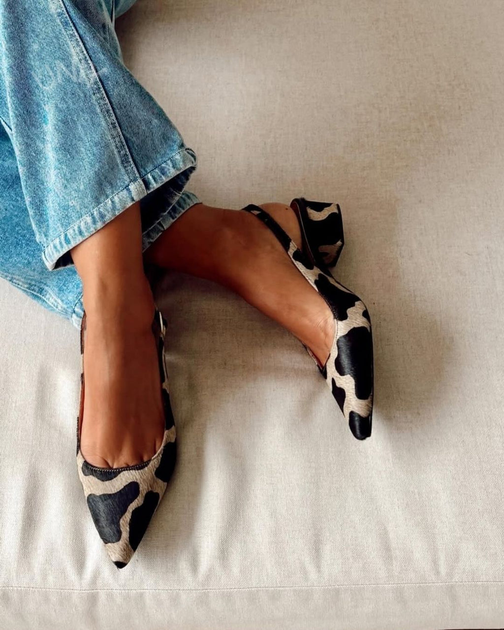 tacchi con tacco largo stampa mucca punta affusolata slingback classici.