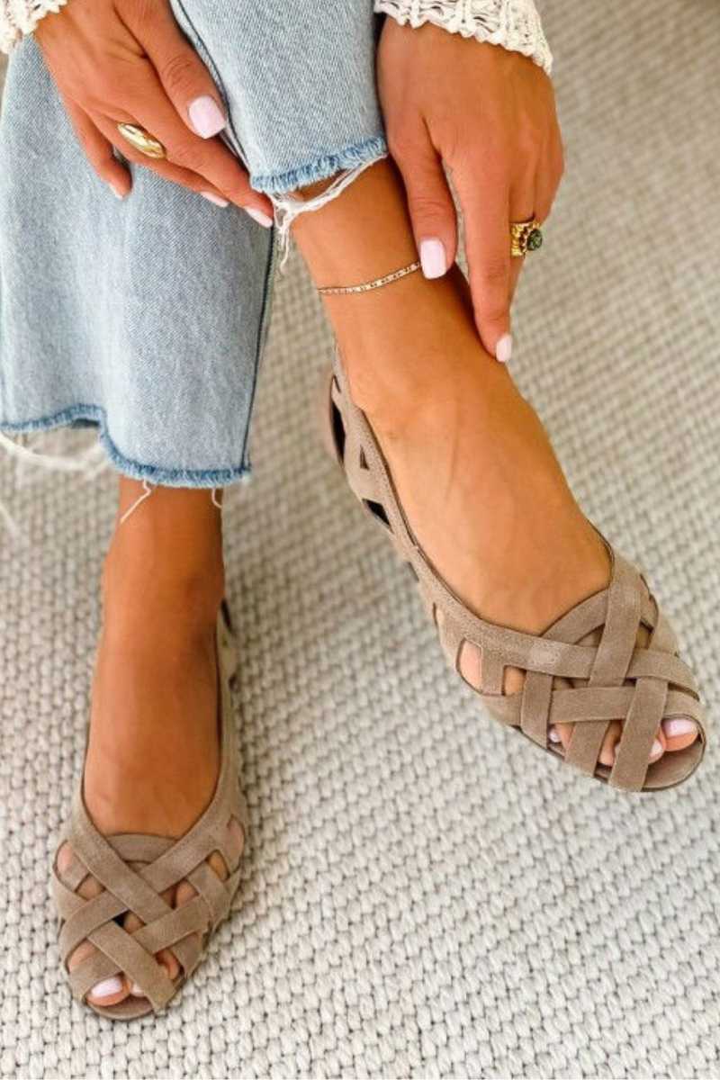 Sandali Piatti Casual Intrecciati con Punta Aperta a Incrocio.