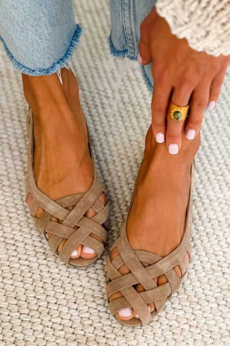 Sandali Piatti Casual Intrecciati con Punta Aperta a Incrocio.
