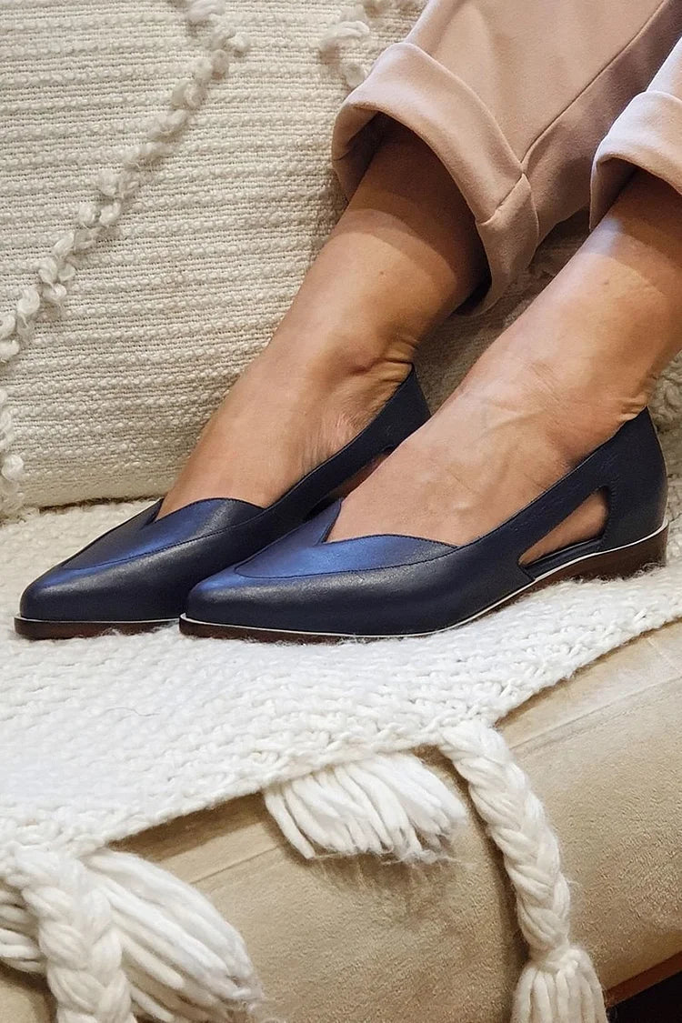 scarpe basse casual blu navy con cut-out, punta affusolata e slip on.