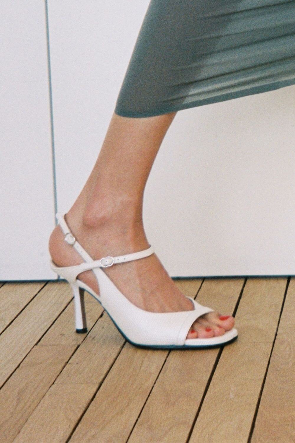 stiletto neri slingback punta aperta stampa pitonata.