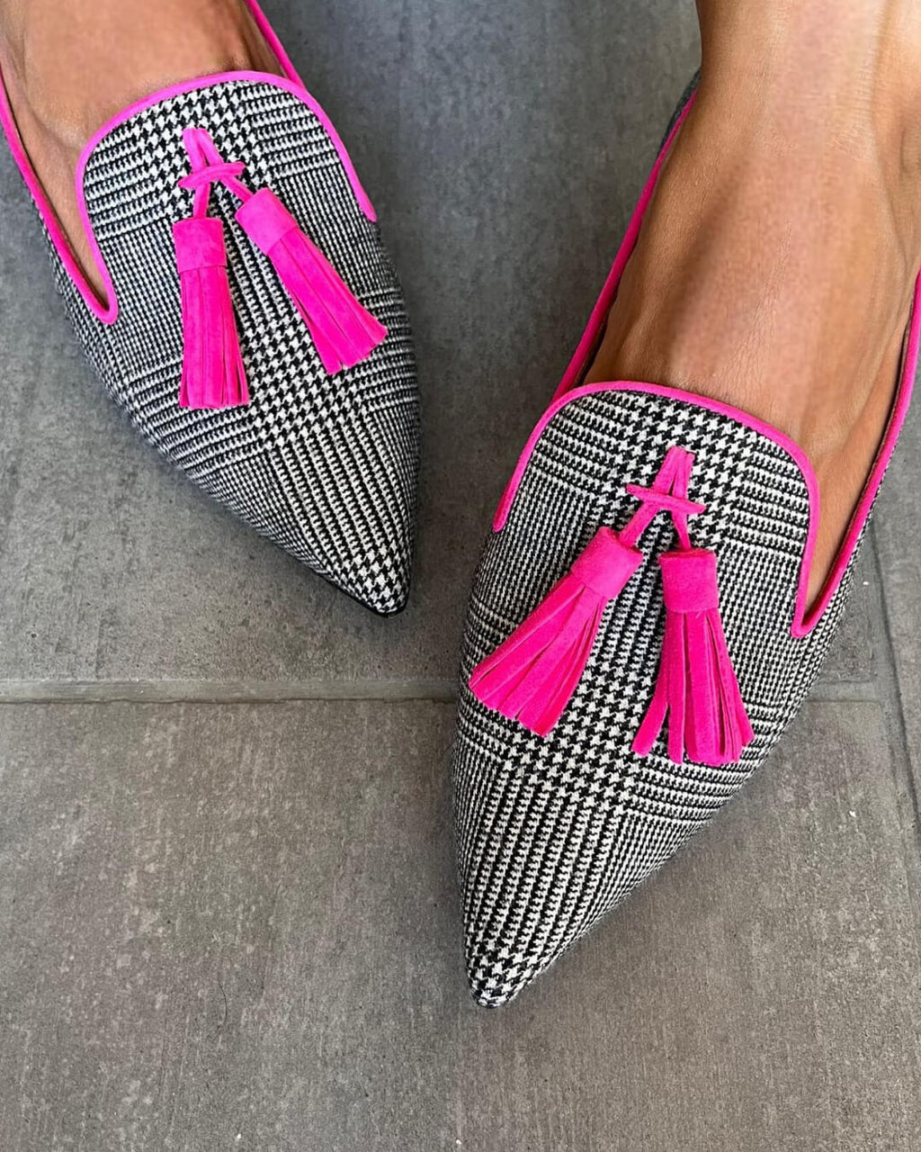 ballerine colorblock in similpelle con stampa e nappine, punta affusolata.