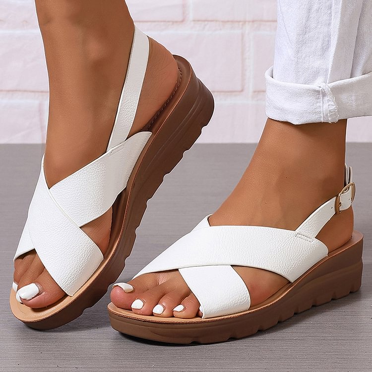 sandali con zeppa, cinturino incrociato, slingback e fibbia, punta aperta.
