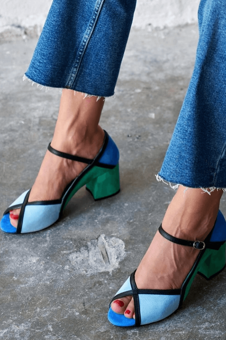 tacchi stiletto colorblock con cinturino a T e fibbia.