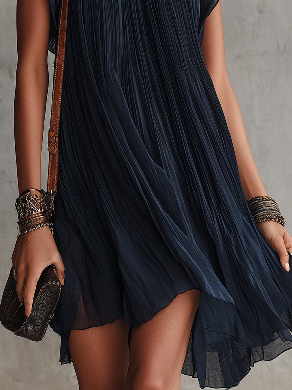 Apolline | Mini Abito Plissettato in Chiffon Ricamato a Fiori Blu Navy