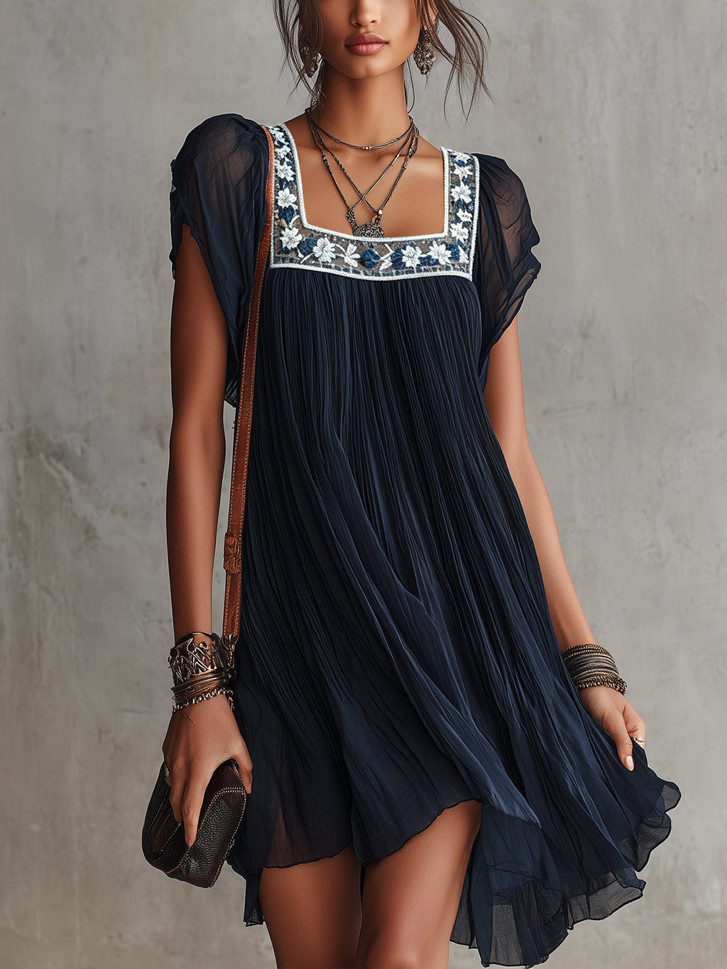 Apolline | Mini Abito Plissettato in Chiffon Ricamato a Fiori Blu Navy
